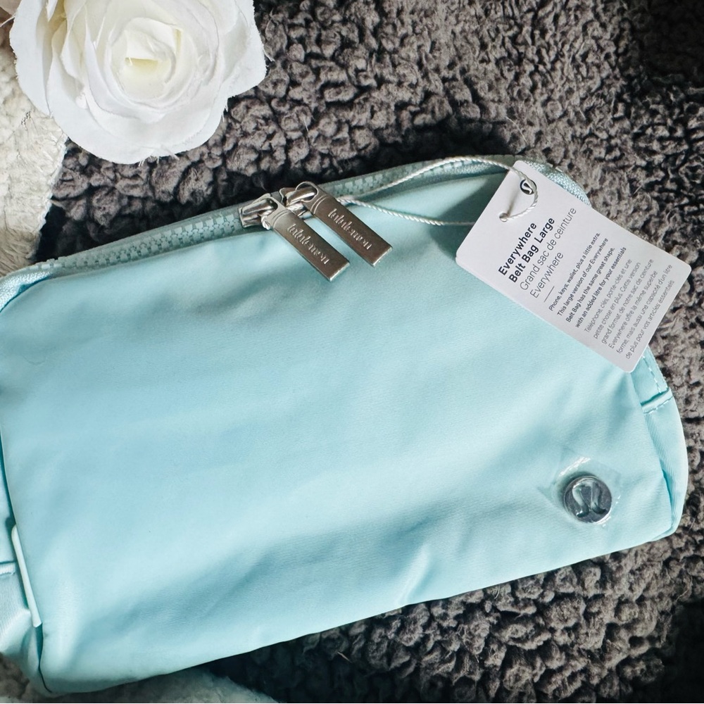 Lululemon Everywhere Belt Bag powder blue (NWT)